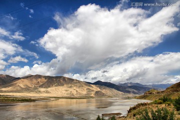西藏 日喀则 雅鲁藏布江畔