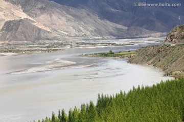 西藏 日喀则 雅鲁藏布江 江畔
