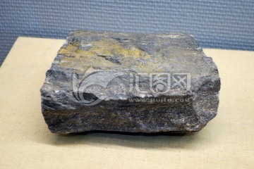 萤石型铌稀土铁矿石