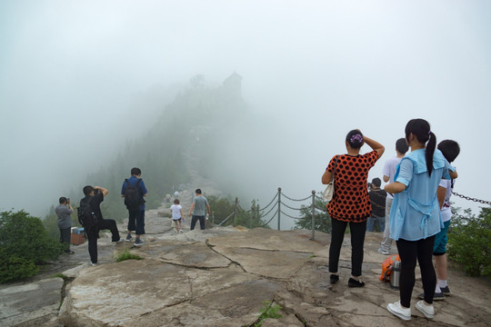 烟雨云门山