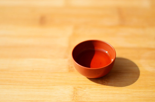 竹板上的紫砂壶 茶文化
