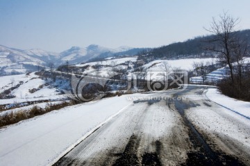 雪后的山路