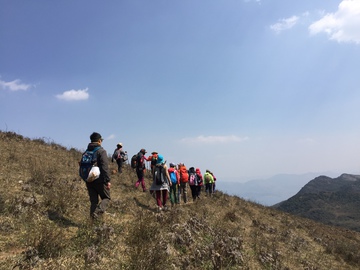 春天组团徒步登山踏青活动