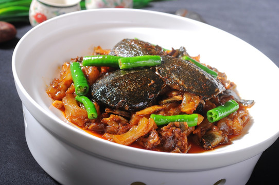甲魚燜蹄筋