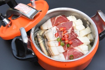 压锅泥鳅豆腐