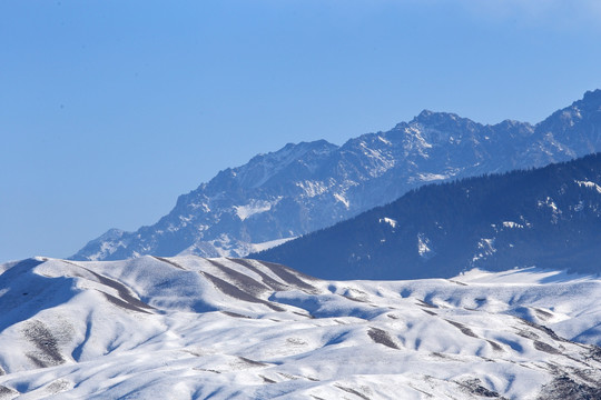 冬季天山山脉