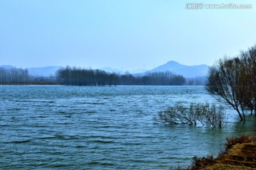 碧水湖泊