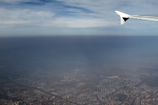 空中俯瞰城市雾霾