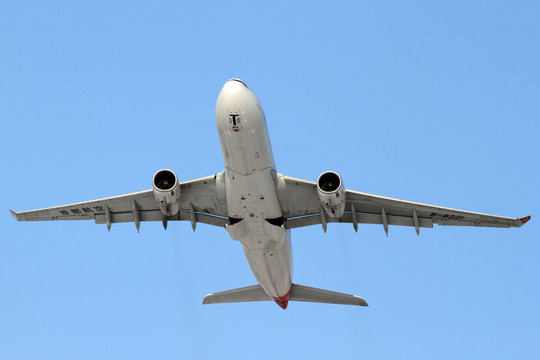 首都航空A330客机起飞