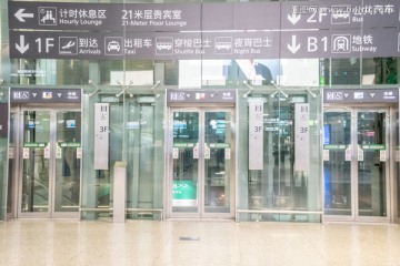 電梯 機場內(nèi)景