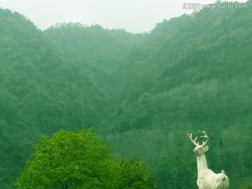 鹿雕塑 山