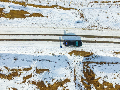 天山雪地