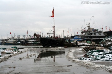 雪后渔港