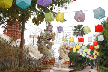 景洪大金塔傣族鸟头蛇身神兽雕塑