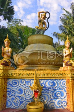 景洪总佛寺 持蛇女神喷泉雕塑