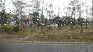 玻璃窗 阴雨天 车窗玻璃