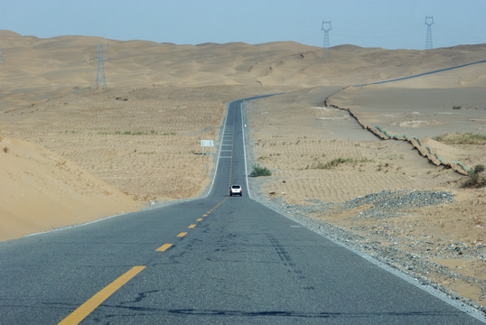 塔克拉玛干沙漠公路