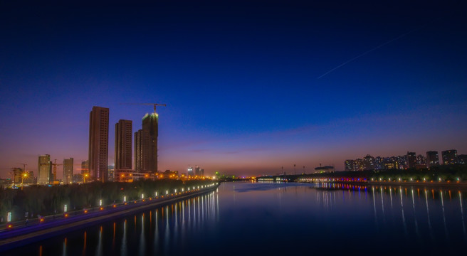 大桥上的通州运河夜景