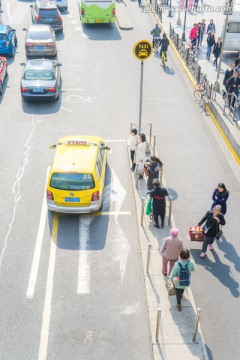 搭出租车 等出租车