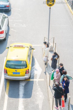 搭出租车 等出租车