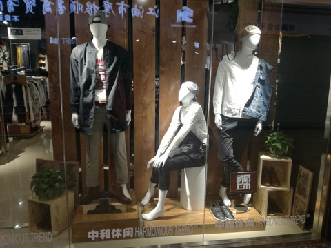 服装店艺术橱窗