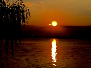 湖畔日落 