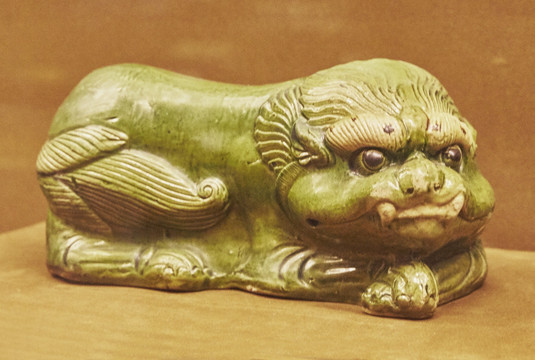 金朝绿釉狮子枕