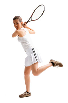 年轻女子持网球拍
