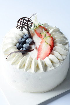 蓝莓草莓奶油水果蛋糕