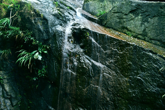 山间小溪流水