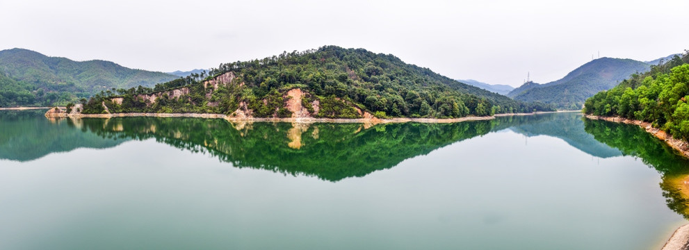 河流湖畔远山