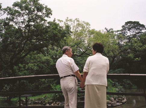 一对老夫妇