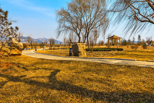 五阳湖湖畔休闲广场