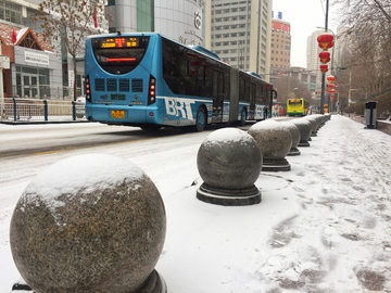 乌鲁木齐开始降雪 