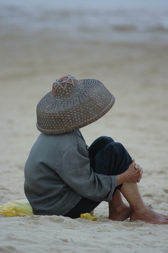 沙滩 背影 帽子