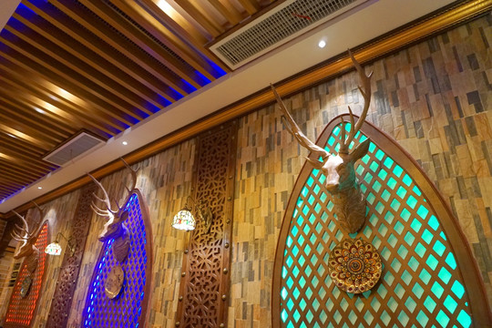 新疆餐厅 鹿头雕塑墙饰