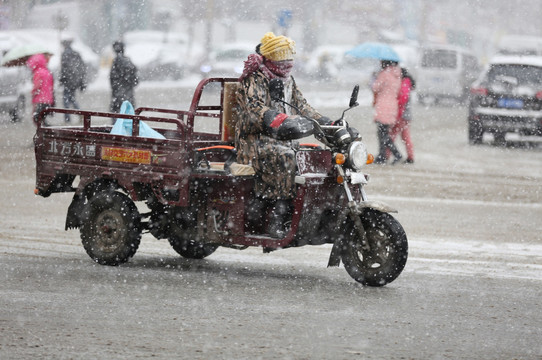 雪中骑行