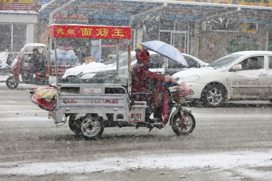 雪中骑行