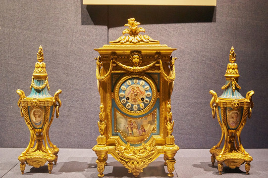19世纪鎏金画珐琅天使铜座钟