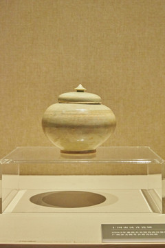 十国南汉青瓷罐