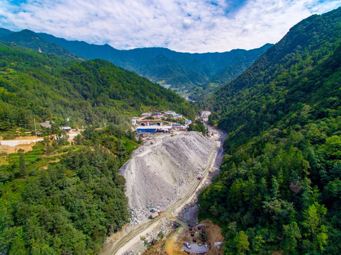 航拍米仓山隧道