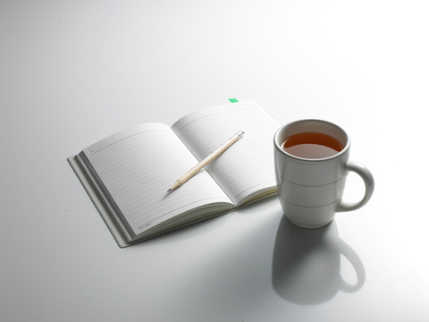 笔记本和茶杯