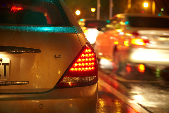 雨中的汽车