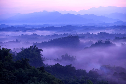 山区雾气