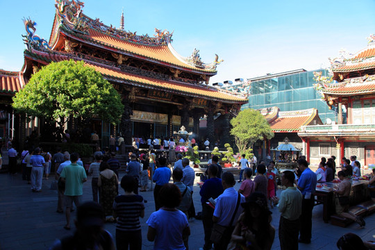 万华龙山寺