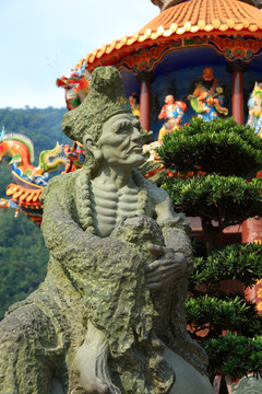 台湾济公石像