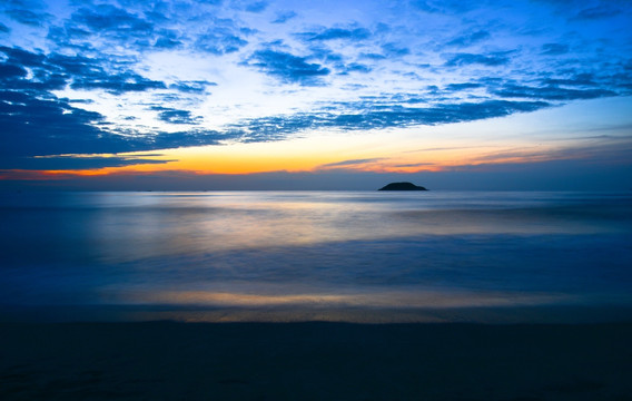 海上日出