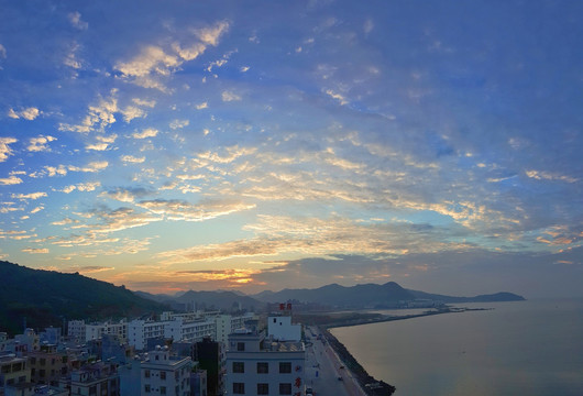 朝霞满天 海港日出