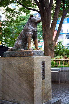 日本忠犬小八铜像