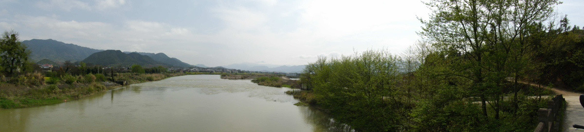 乡村河流全景图